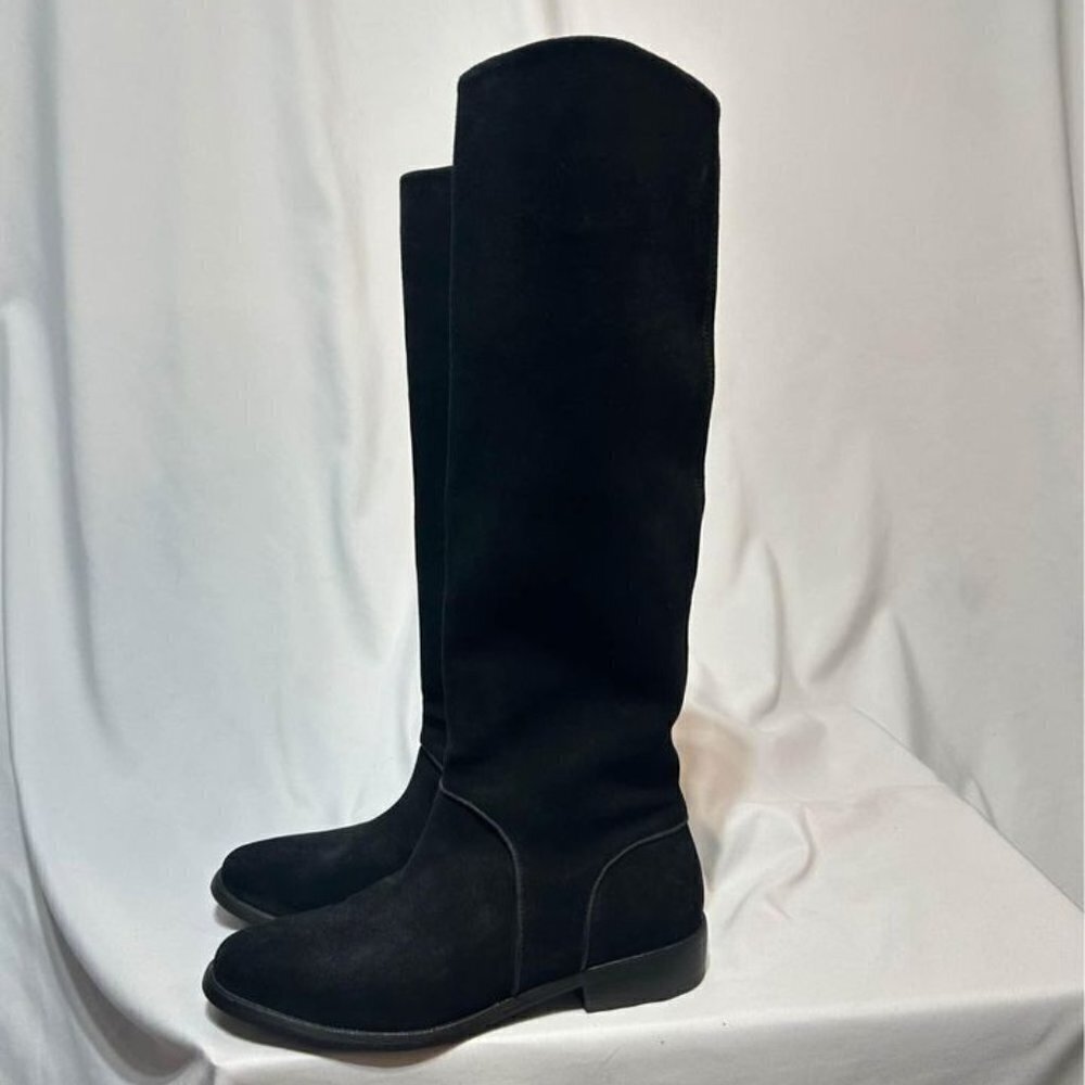 UGG tall leather boots. Black. Excellent condition. Size 7.5.